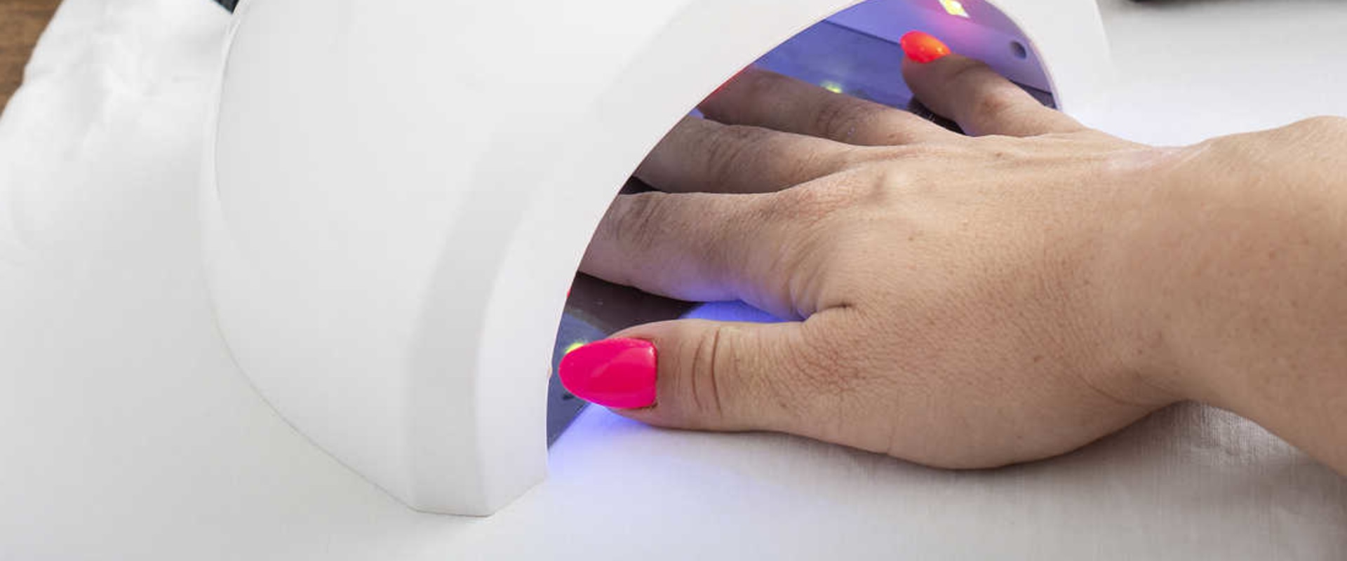 How Much Electricity Does a UV Nail Lamp Use? A Comprehensive Guide
